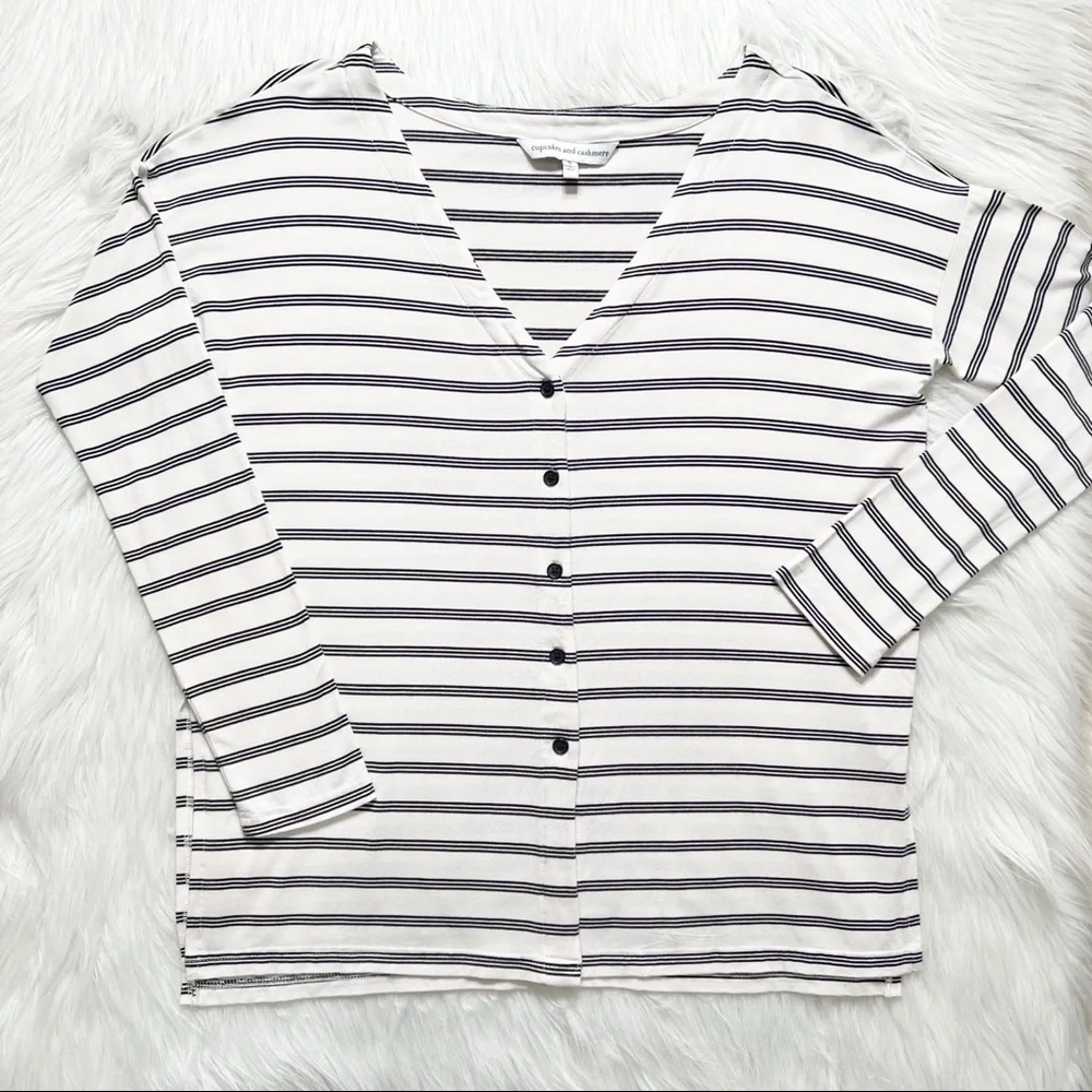 Cupcakes and Cashmere Black White Striped Split Hem Long Sleeve Buttondown Top - Picture 9 of 11